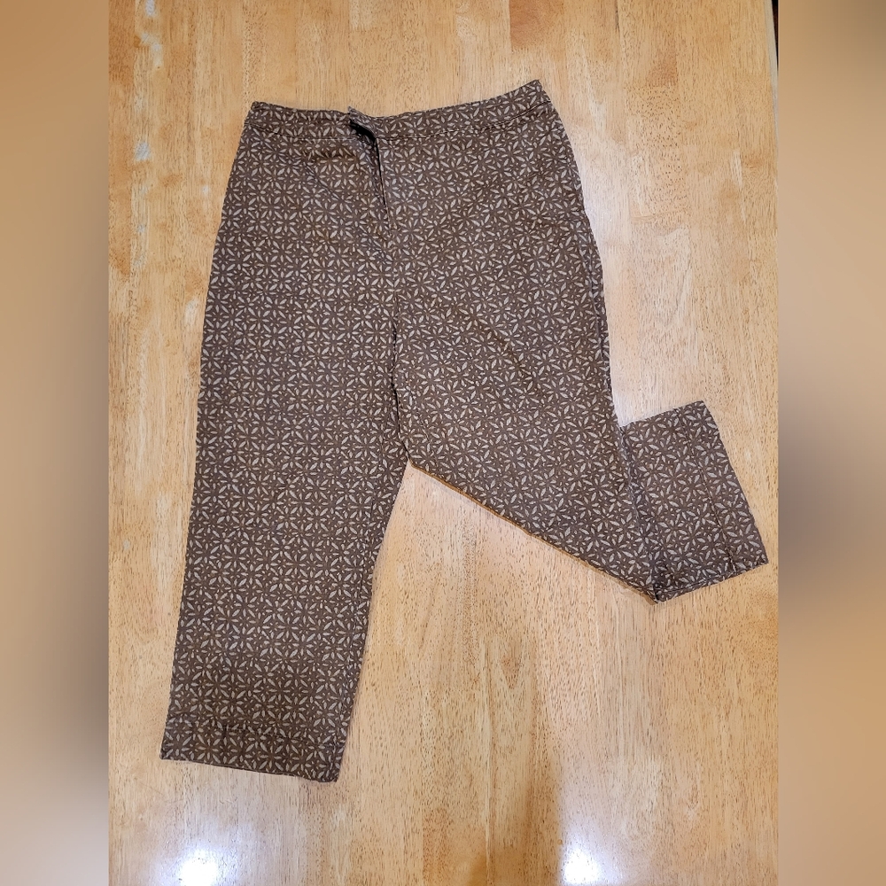 EUC Coldwater Creek brown printed capri pants